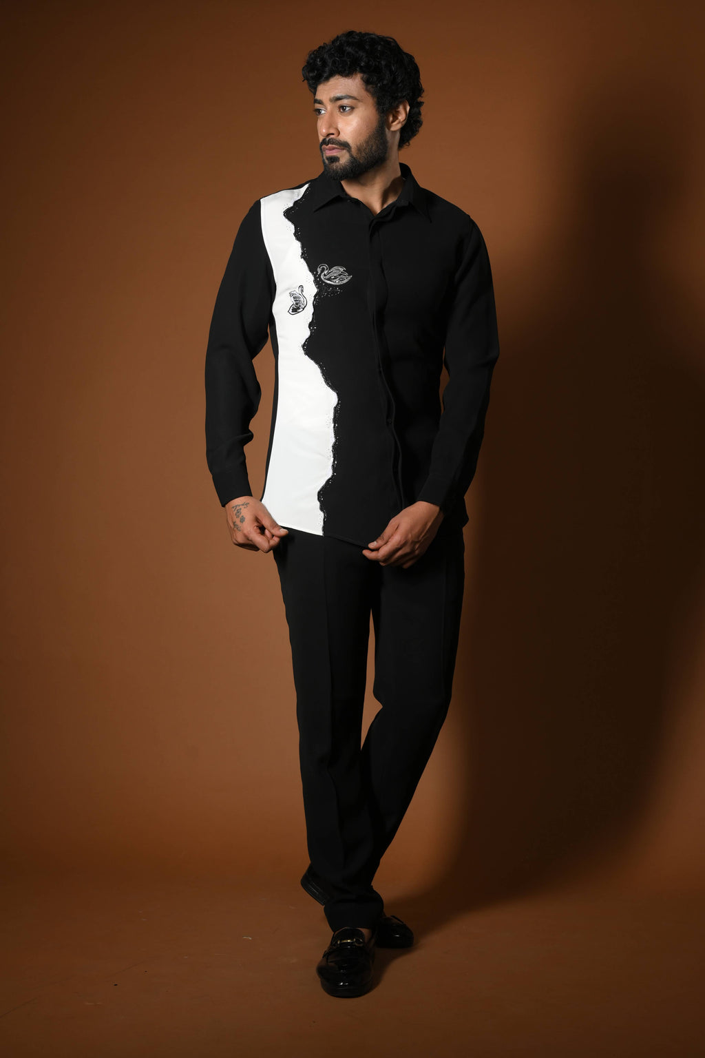 SWAN WHITE & BLACK SHIRT