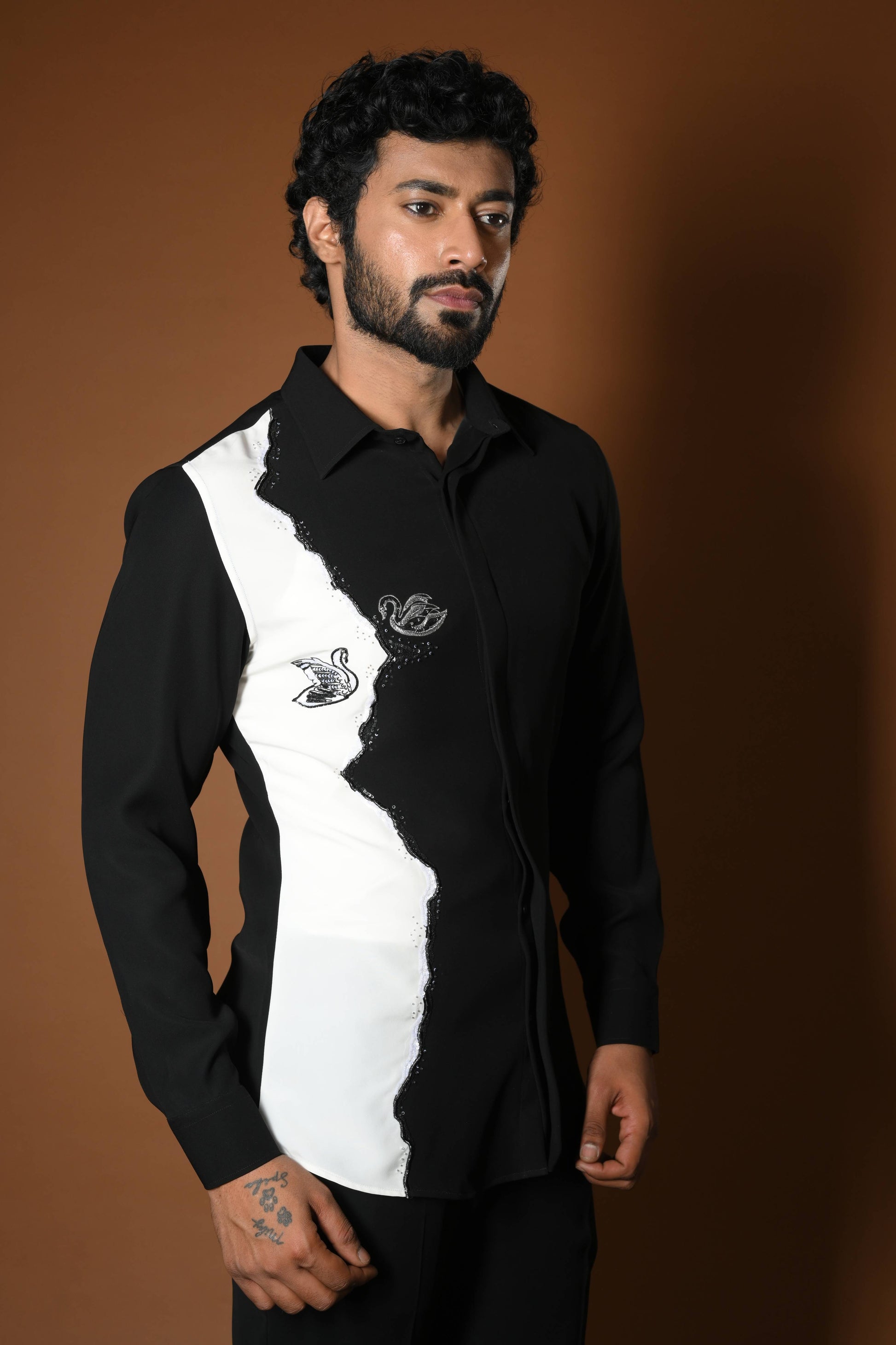 SWAN WHITE & BLACK SHIRT
