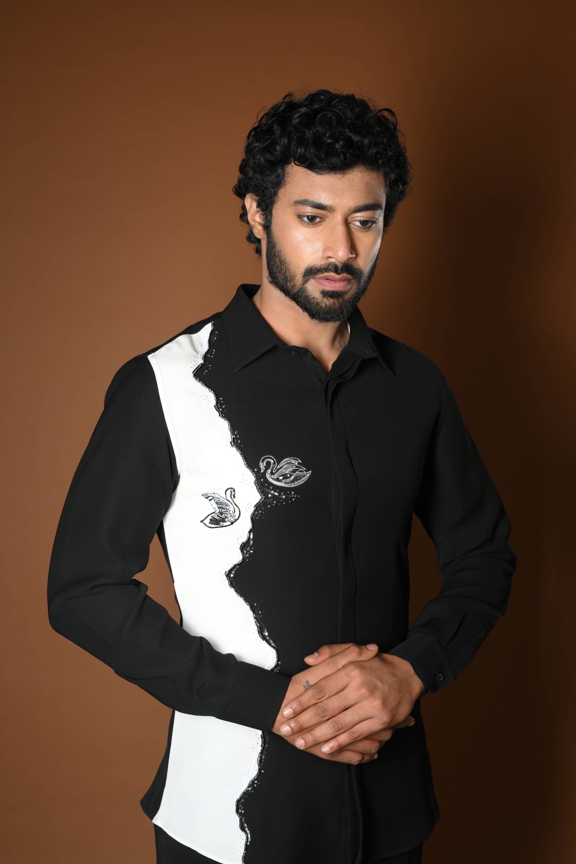 SWAN WHITE & BLACK SHIRT